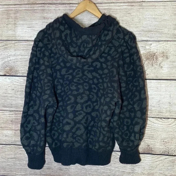 Express | Women’s Animal Print Soft Fuzzy Pullover Hooded Sweater Size Medium - Picture 4 of 4